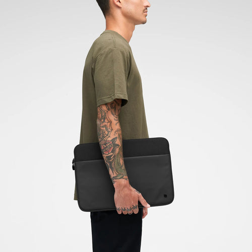 Incase INCO400718-BLK laptop case