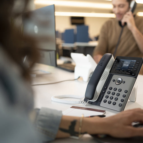 HP Poly Edge E350 und PoE-fähiges IP-Telefon