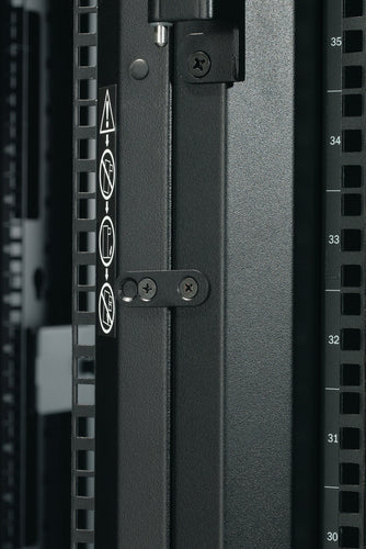 APC AR3100 rack cabinet