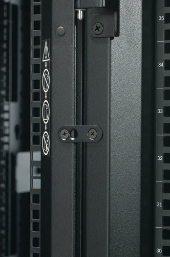 APC AR3100 rack cabinet