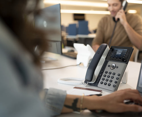 HP Poly Edge E350 und PoE-fähiges IP-Telefon