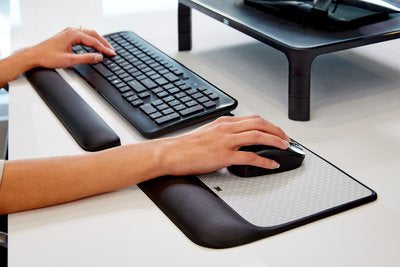 3M Precise Gel Wrist Rest - Ergonomic Black and White Support