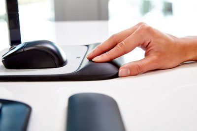 3M Precise Gel Wrist Rest - Ergonomic Black and White Support