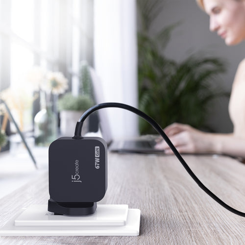 j5create JUP1565DCF3A-FN mobile device charger