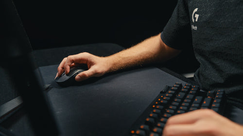 Logitech G 910-007365 mouse