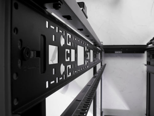 APC AR3100 rack cabinet