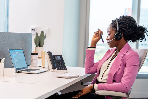 HP Poly Edge E220 und PoE-fähiges IP-Telefon