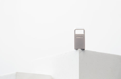 256GB Kingston DataTraveler Micro USB-Stick 200MB/s USB 3.2 Gen 1 Kappenlos Silber
