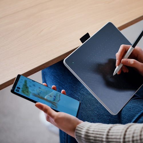 Wacom Intuos One Small Graphic Tablet Wired Wireless 152x95mm USB Bluetooth Compatible with Windows Mac Android