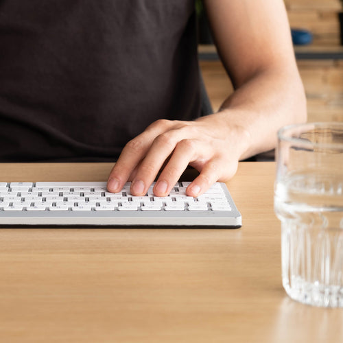 Ergonomische kabellose Bluetooth-Tastatur R-Go Compact Break Mini QWERTY Scherenmechanismus Weiß