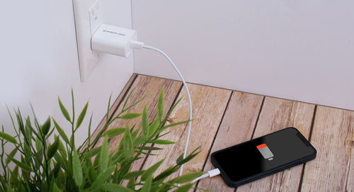 iogear GPAWC20W mobile device charger
