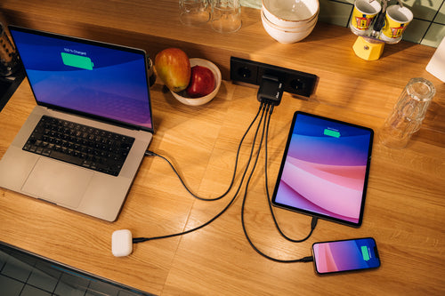 100W Verbatim Mini GaN Ladegerät 4-Port AC Schwarz mit EU- & UK-Adaptern