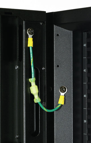 APC AR3100 rack cabinet