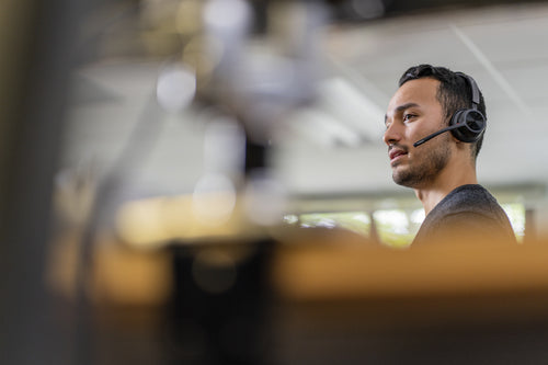 HP Poly Voyager 4310 Kabelloses Office-Headset – Komfortables schwarzes Design – USB-A & Bluetooth