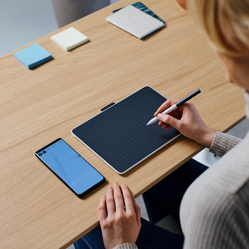 Wacom Intuos One Small Graphic Tablet Wired Wireless 152x95mm USB Bluetooth Compatible with Windows Mac Android