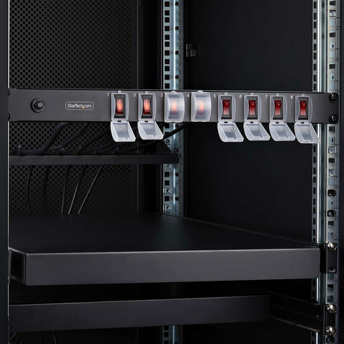 StarTech.com 8NS8 horizontale Rack-PDU – Stromverteilungseinheit mit 8 Steckdosen